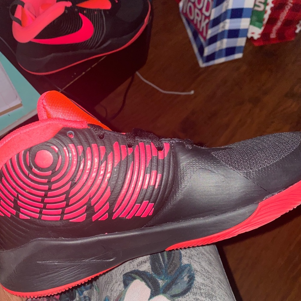 Tam hustle basketball shoes